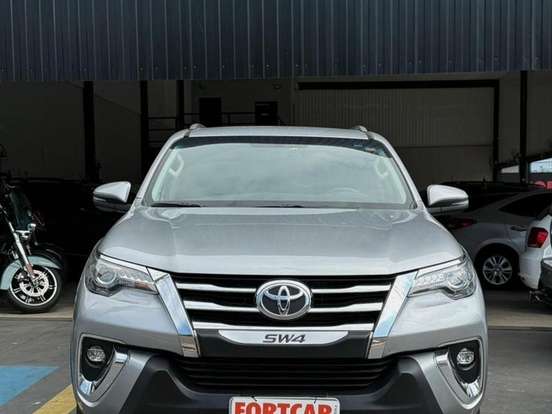 TOYOTA-HILUX SW4-2.8 SRX 4X4 7 LUGARES 16V TURBO INTERCOOLER DIESEL 4P AUTOMÁTICO TOYOTA-HILUX SW4-2018