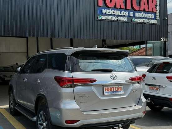 TOYOTA-HILUX SW4-2.8 SRX 4X4 7 LUGARES 16V TURBO INTERCOOLER DIESEL 4P AUTOMÁTICO TOYOTA-HILUX SW4-2018