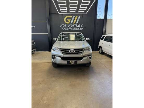 TOYOTA-HILUX SW4-2.8 SRX 4X4 7 LUGARES 16V TURBO INTERCOOLER DIESEL 4P AUTOMÁTICO TOYOTA-HILUX SW4-2018