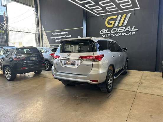 TOYOTA-HILUX SW4-2.8 SRX 4X4 7 LUGARES 16V TURBO INTERCOOLER DIESEL 4P AUTOMÁTICO TOYOTA-HILUX SW4-2018
