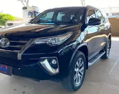 TOYOTA HILUX SW4 2.8 SRX 4X4 7 LUGARES 16V TURBO INTERCOOLER DIESEL 4P AUTOMÁTICO TOYOTA HILUX SW4 2.8 SRX 4X4 7 LUGARES 16V TURBO INTERCOOLER DIESEL 4P AUTOMÁTICO