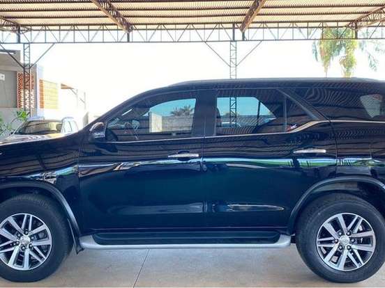 TOYOTA-HILUX SW4-2.8 SRX 4X4 7 LUGARES 16V TURBO INTERCOOLER DIESEL 4P AUTOMÁTICO TOYOTA-HILUX SW4-2019