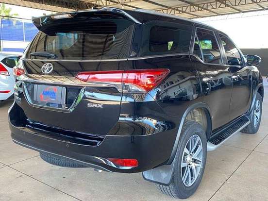 TOYOTA-HILUX SW4-2.8 SRX 4X4 7 LUGARES 16V TURBO INTERCOOLER DIESEL 4P AUTOMÁTICO TOYOTA-HILUX SW4-2019