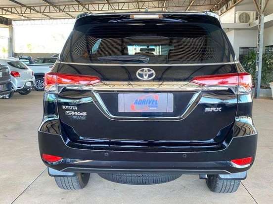 TOYOTA-HILUX SW4-2.8 SRX 4X4 7 LUGARES 16V TURBO INTERCOOLER DIESEL 4P AUTOMÁTICO TOYOTA-HILUX SW4-2019