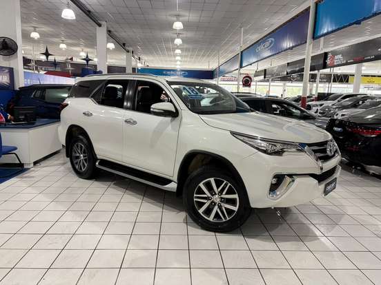 TOYOTA-HILUX SW4-2.8 SRX 4X4 7 LUGARES 16V TURBO INTERCOOLER DIESEL 4P AUTOMÁTICO TOYOTA-HILUX SW4-2018