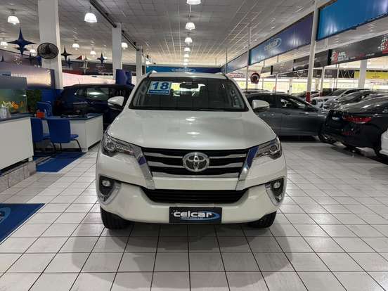 TOYOTA-HILUX SW4-2.8 SRX 4X4 7 LUGARES 16V TURBO INTERCOOLER DIESEL 4P AUTOMÁTICO TOYOTA-HILUX SW4-2018