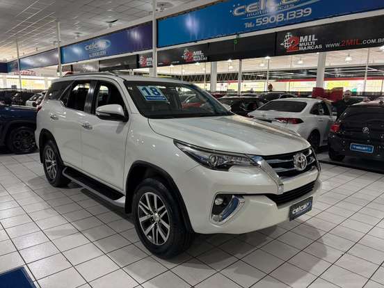 TOYOTA-HILUX SW4-2.8 SRX 4X4 7 LUGARES 16V TURBO INTERCOOLER DIESEL 4P AUTOMÁTICO TOYOTA-HILUX SW4-2018