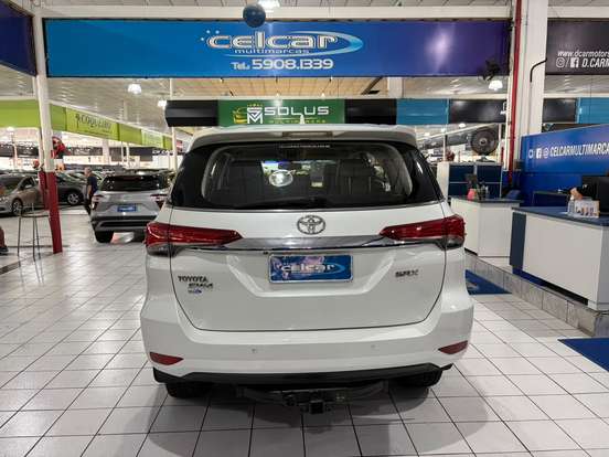 TOYOTA-HILUX SW4-2.8 SRX 4X4 7 LUGARES 16V TURBO INTERCOOLER DIESEL 4P AUTOMÁTICO TOYOTA-HILUX SW4-2018