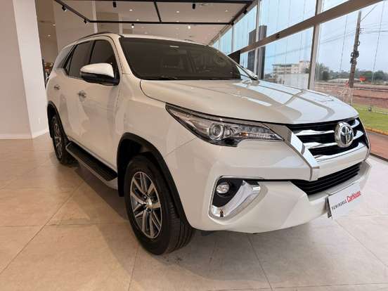 TOYOTA-HILUX SW4-2.8 SRX 4X4 7 LUGARES 16V TURBO INTERCOOLER DIESEL 4P AUTOMÁTICO TOYOTA-HILUX SW4-2019