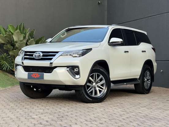 TOYOTA-HILUX SW4-2.8 SRX 4X4 7 LUGARES 16V TURBO INTERCOOLER DIESEL 4P AUTOMÁTICO TOYOTA-HILUX SW4-2019