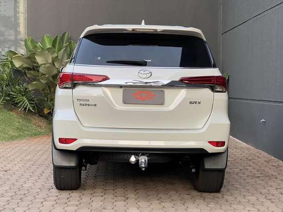 TOYOTA-HILUX SW4-2019