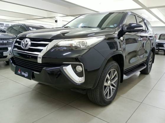 TOYOTA HILUX SW4 2.8 SRX 4X4 7 LUGARES 16V TURBO INTERCOOLER DIESEL 4P AUTOMÁTICO