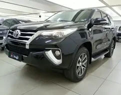 TOYOTA HILUX SW4 2.8 SRX 4X4 7 LUGARES 16V TURBO INTERCOOLER DIESEL 4P AUTOMÁTICO TOYOTA HILUX SW4 2.8 SRX 4X4 7 LUGARES 16V TURBO INTERCOOLER DIESEL 4P AUTOMÁTICO