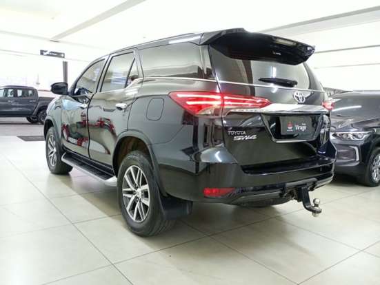 TOYOTA-HILUX SW4-2017