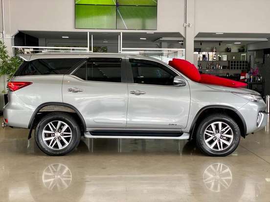 TOYOTA-HILUX SW4-2.8 SRX 4X4 7 LUGARES 16V TURBO INTERCOOLER DIESEL 4P AUTOMÁTICO TOYOTA-HILUX SW4-2019