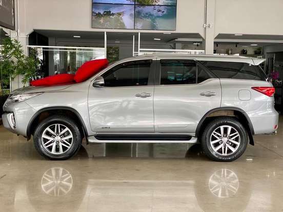 TOYOTA-HILUX SW4-2.8 SRX 4X4 7 LUGARES 16V TURBO INTERCOOLER DIESEL 4P AUTOMÁTICO TOYOTA-HILUX SW4-2019
