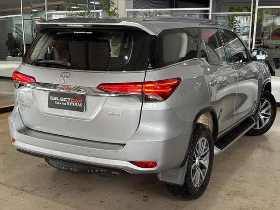 TOYOTA-HILUX SW4-2.8 SRX 4X4 7 LUGARES 16V TURBO INTERCOOLER DIESEL 4P AUTOMÁTICO TOYOTA-HILUX SW4-2019