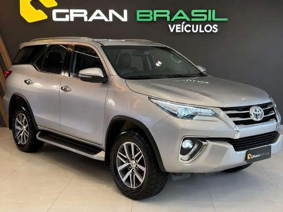 TOYOTA-HILUX SW4-2.8 SRX 4X4 7 LUGARES 16V TURBO INTERCOOLER DIESEL 4P AUTOMÁTICO TOYOTA-HILUX SW4-2019
