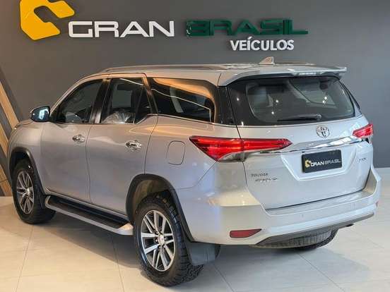 TOYOTA-HILUX SW4-2019