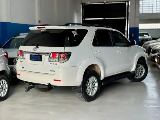 TOYOTA-HILUX SW4-3.0 SRV 4X4 16V TURBO INTERCOOLER DIESEL 4P AUTOMÁTICO TOYOTA-HILUX SW4-2011