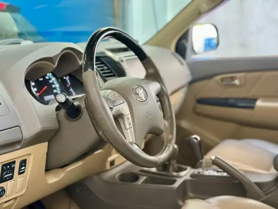 TOYOTA-HILUX SW4-2011