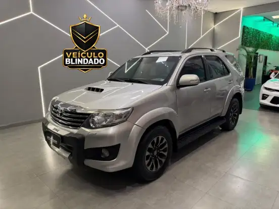 TOYOTA-HILUX SW4-2013