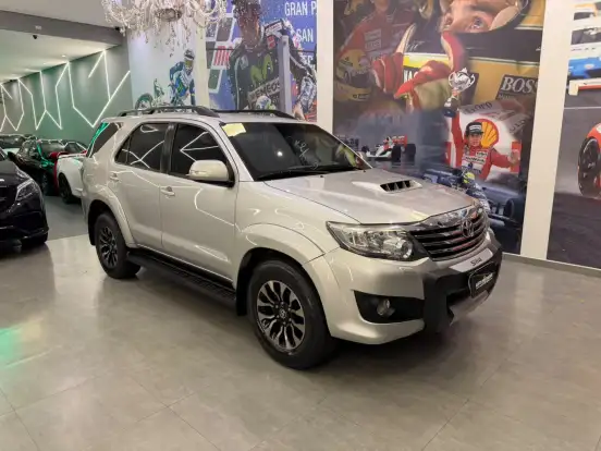 TOYOTA-HILUX SW4-2013