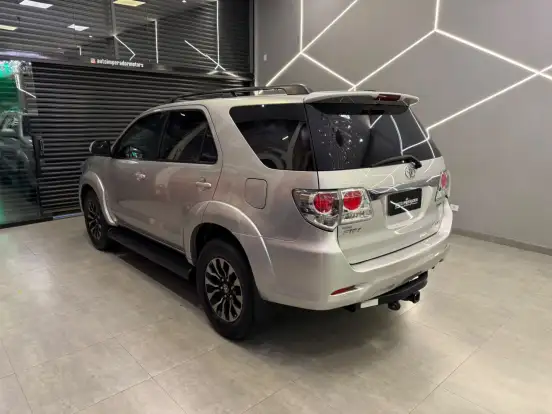 TOYOTA-HILUX SW4-3.0 SRV 4X4 7 LUGARES 16V TURBO INTERCOOLER DIESEL 4P AUTOMÁTICO TOYOTA-HILUX SW4-2013