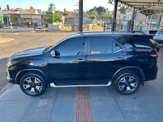 TOYOTA-HILUX SW4-4.0 SRX 4X4 7 LUGARES V6 24V GASOLINA 4P AUTOMÁTICO TOYOTA-HILUX SW4-2016