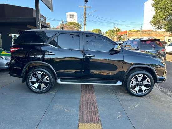 TOYOTA-HILUX SW4-4.0 SRX 4X4 7 LUGARES V6 24V GASOLINA 4P AUTOMÁTICO TOYOTA-HILUX SW4-2016