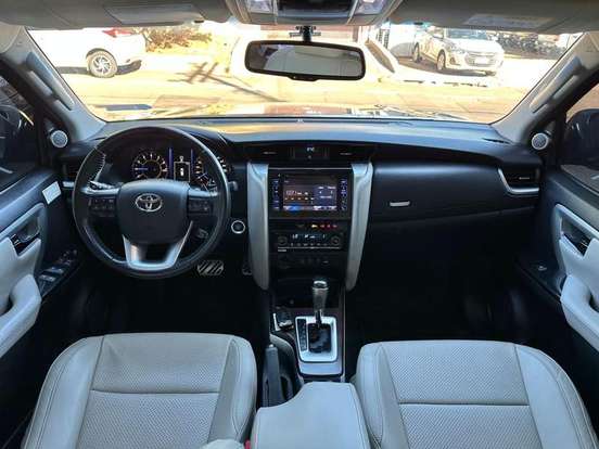 TOYOTA-HILUX SW4-4.0 SRX 4X4 7 LUGARES V6 24V GASOLINA 4P AUTOMÁTICO TOYOTA-HILUX SW4-2016