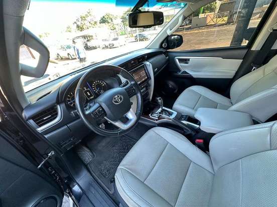 TOYOTA-HILUX SW4-2016