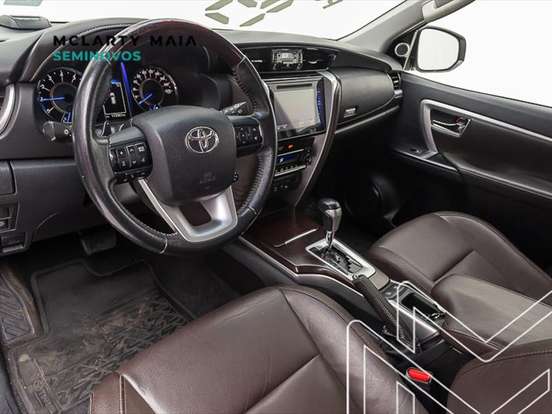 TOYOTA-HILUX SW4-4.0 SRX 4X4 7 LUGARES V6 24V GASOLINA 4P AUTOMÁTICO TOYOTA-HILUX SW4-2016