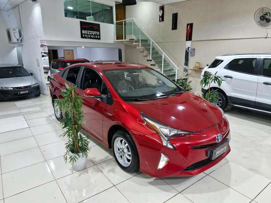 TOYOTA-PRIUS-2017