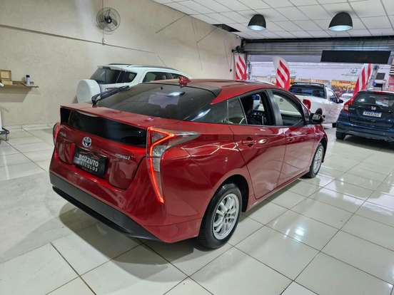 TOYOTA-PRIUS-2017
