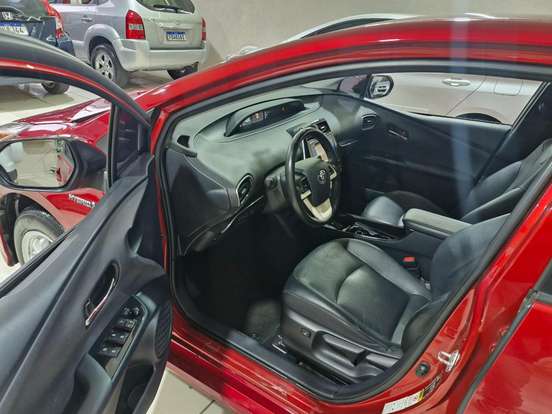 TOYOTA-PRIUS-2017
