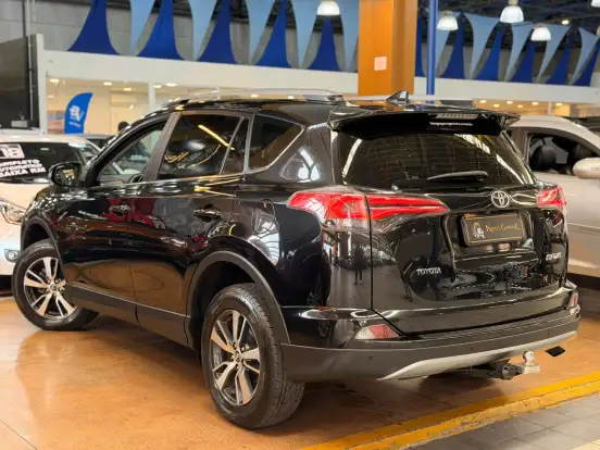 TOYOTA-RAV4-2018