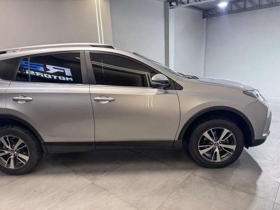 TOYOTA-RAV4-2018