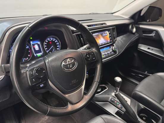 TOYOTA-RAV4-2018