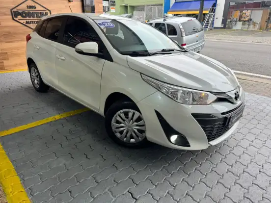 TOYOTA-YARIS-2019