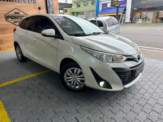 TOYOTA-YARIS-2019