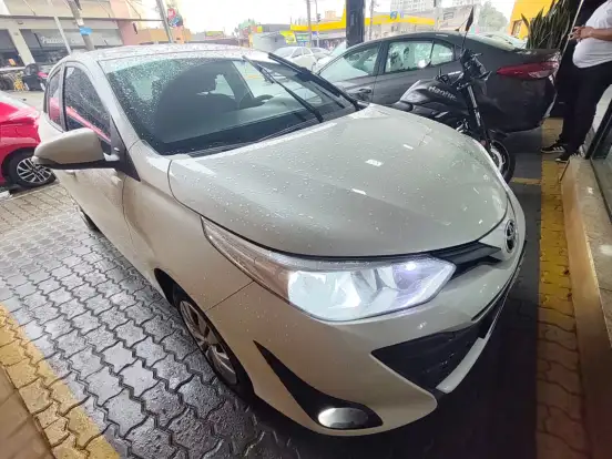 TOYOTA-YARIS-2019