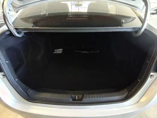 TOYOTA-YARIS-2024