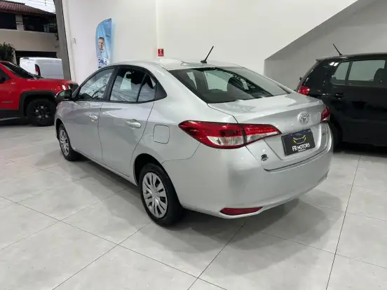 TOYOTA-YARIS-2019