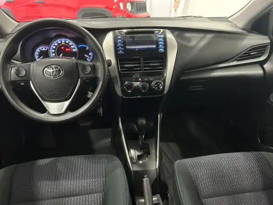 TOYOTA-YARIS-2019