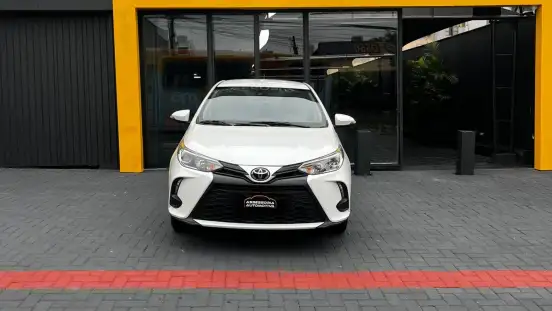 TOYOTA-YARIS-2023