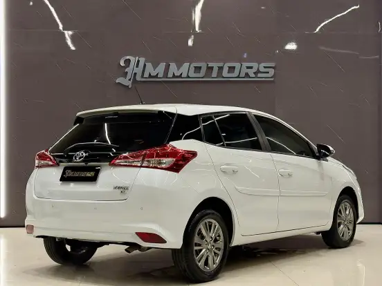 TOYOTA-YARIS-2022