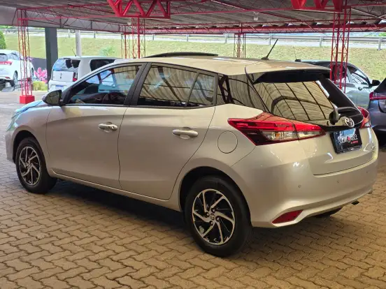 TOYOTA-YARIS-2023