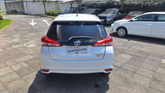 TOYOTA-YARIS-2021