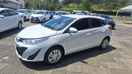 TOYOTA-YARIS-2021